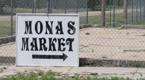 Monas Market sign