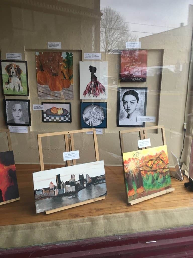 Empty building ideas: Art gallery in the windows