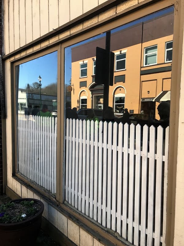 Ideas to fill empty display windows